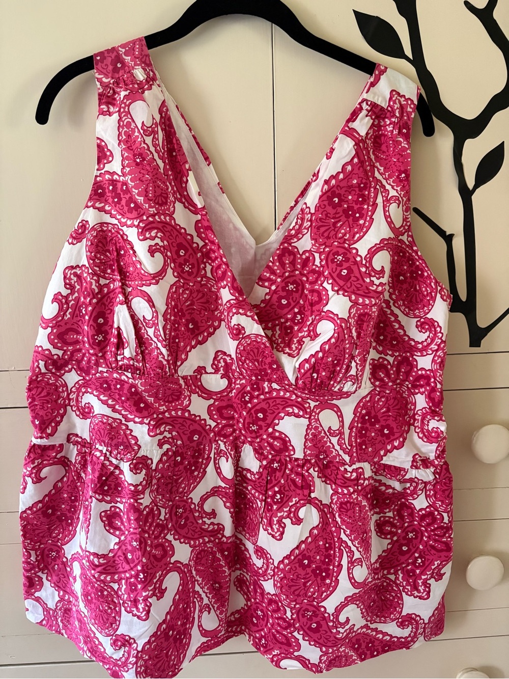 Merona Pink and White Paisley V-Neck Sleeveless Top